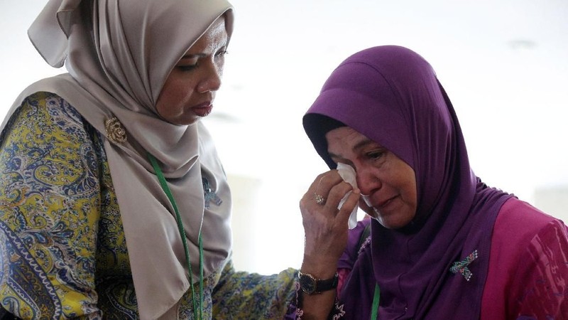 Di dalam laporan itu dinyatakan bahwa kontrol dari Boeing 777 itu dengan sengaja dimanipulasi agar keluar jalur.