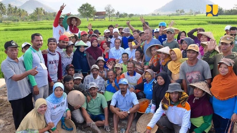 Manfaat PKT meningkatkan efisiensi air irigasi/mengurangi water losses sepanjang saluran tersier dan menambah produktivitas pertanian