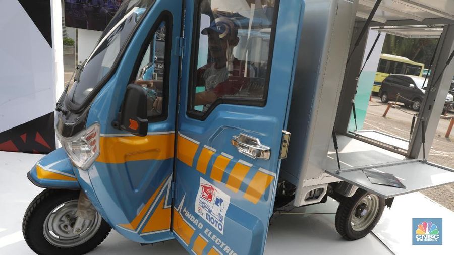 Pemerintah akan fokus pada penurunan PPnBM (Pajak Penjualan Atas Barang Mewah) untuk mobil listrik.