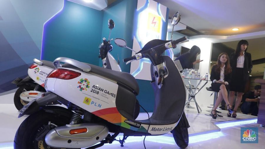 Motor listrik tersebut mengadopsi baterai jenis Lithium-ion maintenance free dengan spesifikasi 60v20AH