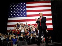 Hadiah Trump Bagi Mertuanya: Warga Negara AS