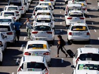Setelah 6 Hari, Pengemudi Taksi Hentikan Demo Protes Uber