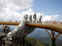 Jembatan Emas di Vietnam Ini Terus Tuai Pujian