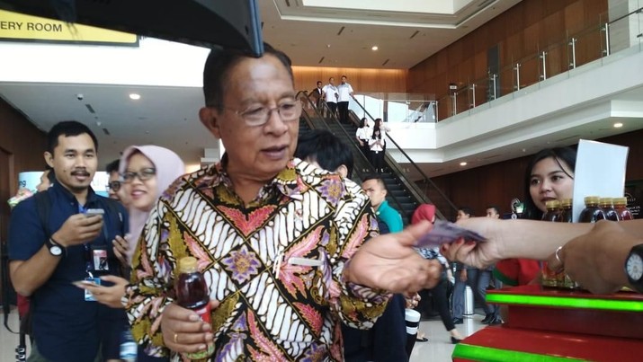 Menteri Koordinator Bidang Perekonomian Darmin Nasution menyebut peningkatan konsumsi masyarakat pada kuartal II-2018