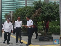 Jokowi & Anies Kompak Sidak Jalur Pelican Crossing