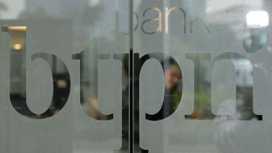 Logo of Bank Tabungan Pensiunan Negara is seen in the bank's headquarters in Jakarta May 11, 2011. Jerry Ng, CEO of BTPN said the bank's loan growth was seen at over 25 percent this year, just over the industry average, but a slowdown from 48 percent growth last year as competition heats up. Picture taken May 11, 2011. REUTERS/Enny Nuraheni (INDONESIA - Tags: BUSINESS)
