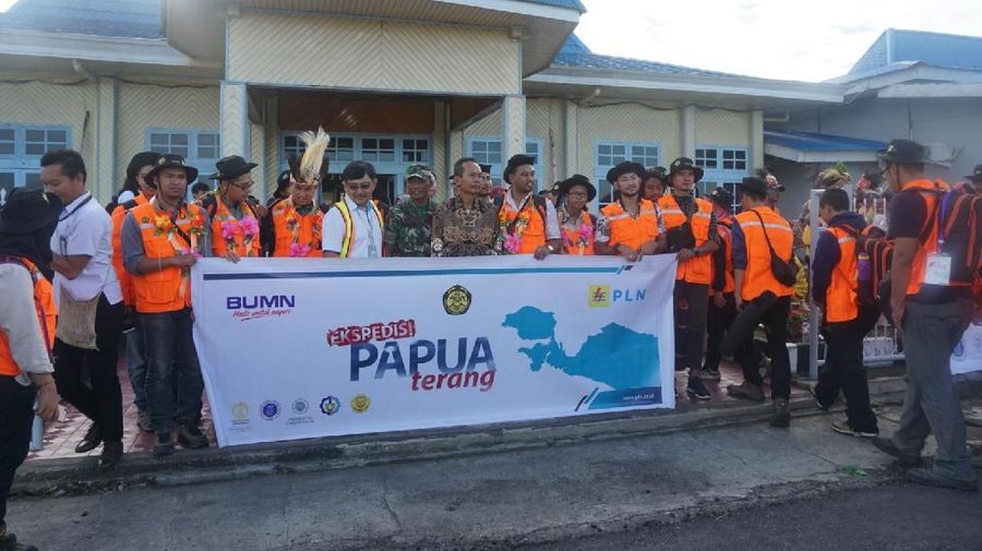 Tim ekspedisi Papua Terang PLN tiba di salah satu titik lokasi (Nabire) dalam rangka survei elektrifikasi desa baru di Papua (dari 5 titik lokasi).
