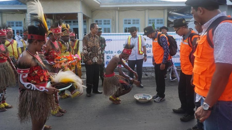 Tim ekspedisi Papua Terang PLN tiba di salah satu titik lokasi (Nabire) dalam rangka survei elektrifikasi desa baru di Papua (dari 5 titik lokasi).