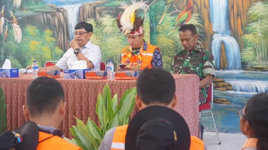 Tim ekspedisi Papua Terang PLN tiba di salah satu titik lokasi (Nabire) dalam rangka survei elektrifikasi desa baru di Papua (dari 5 titik lokasi).