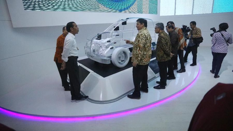 Presiden Joko Widodo lekat dengan Esemka.