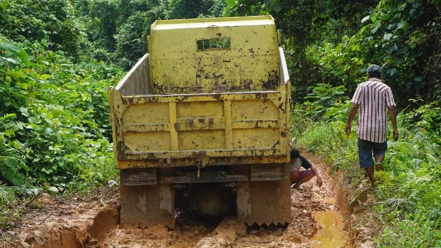 Dalam ekspedisi ini, pihak PLN menargetkan untuk melakukan penerangan ke 416 desa di Papua dari jumlah target 1.200 desa hingga akhir tahun.