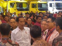 Di GIIAS, Jokowi Tertarik Mobil Desa dan Hybrid Canggih