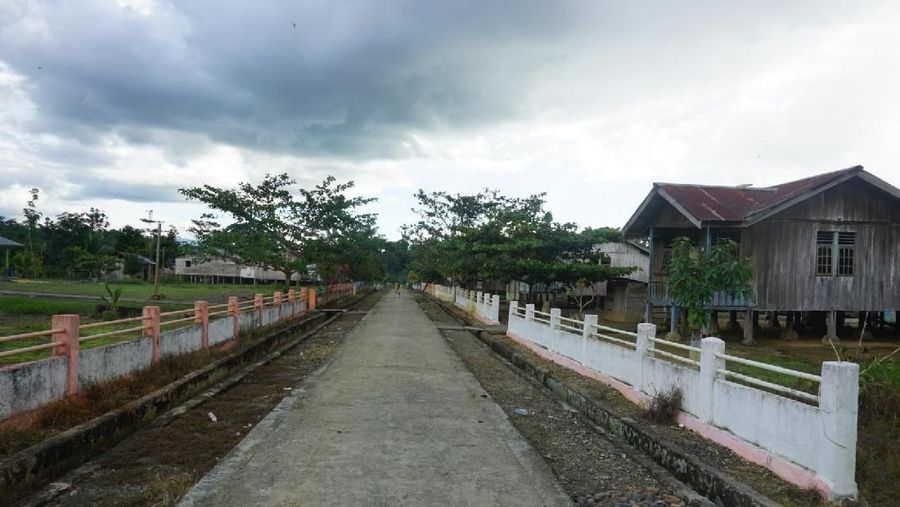 Dalam ekspedisi ini, pihak PLN menargetkan untuk melakukan penerangan ke 416 desa di Papua dari jumlah target 1.200 desa hingga akhir tahun.