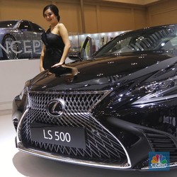Harga Mobil Lexus Rontok Parah, Setahun Turun Ratusan Juta!