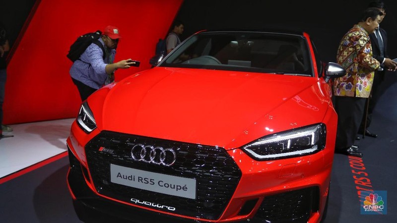 Suasana pengunjung GIIAS 2019 di Ice BSD, Tangerang, Banten. (CNBC Indonesia/Andrean Kristianto)
