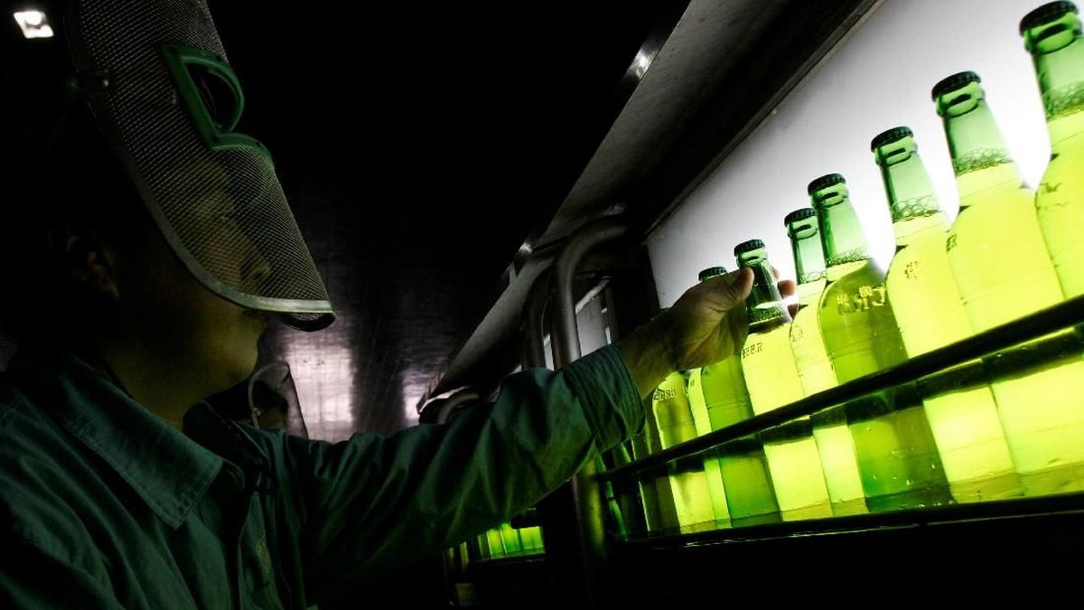 Arab Saudi Buka Toko Alkohol Pertama, Antreannya Mengular