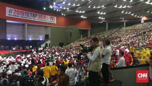 Spanduk #2019TetapJokowi Terbentang di Acara Relawan Sentul
