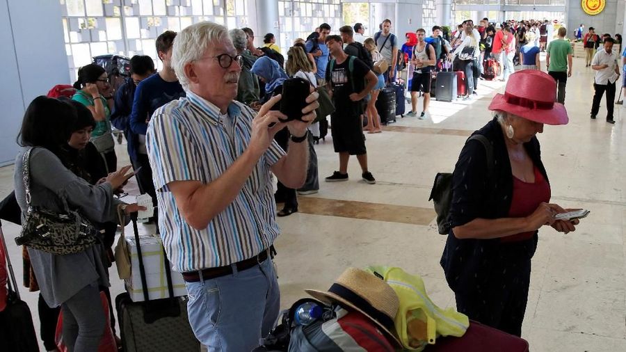 Gempa bumi yang mengguncang Lombok hari Minggu petang itu berkekuatan 7 SR dengan kedalaman sekitar 10 km yang terasa hingga ke Bali.
