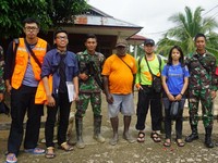 Cerita Para Relawan Berjuang Terangi Papua