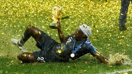 Main Hanya 10 Kali Setahun, Mendy Dapat Empat Trofi Bergengsi