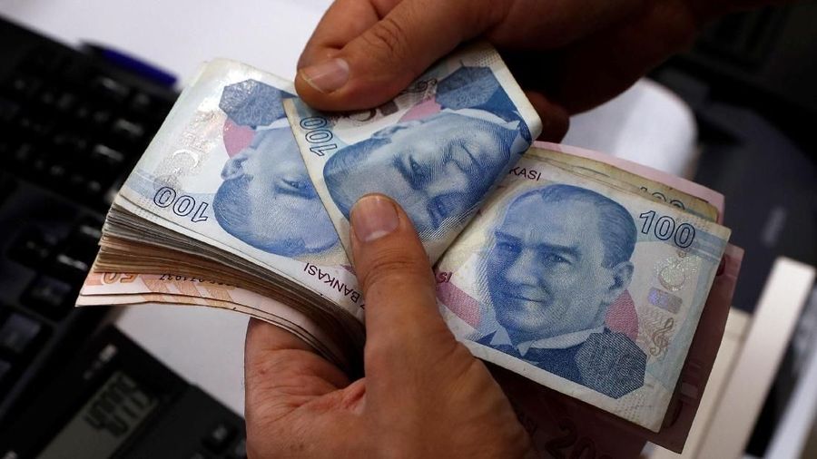 Hari Jumat pekan lalu, lira sempat rontok hingga 18% yang merupakan depresiasi harian terdalamnya sejak 2001.