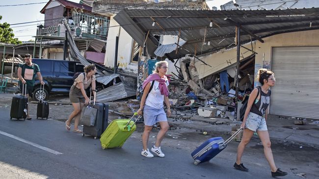 The Minister Of Singapore Feels The Earthquake In Lombok