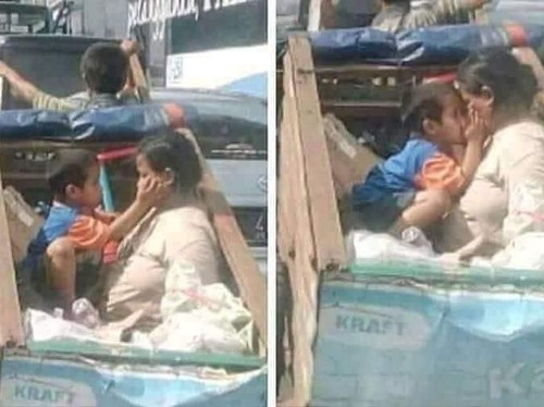 Viral! Foto Seorang Anak Yang Mencium Ibunya di Atas Gerobak Bikin Netizen Terenyuh