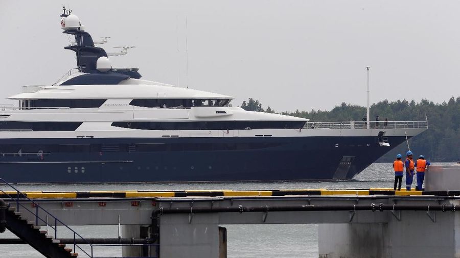 Kapal Pesiar Equanimity yang bernilai $250 juta (Rp3,5 triliun) disita Kepolisian Indonesia saat berada di perairan Bali pada bulan Februari 2018 lalu.