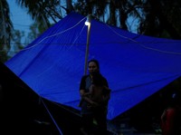 Khawatir Gempa Susulan, Warga Menetap di Bawah Tenda