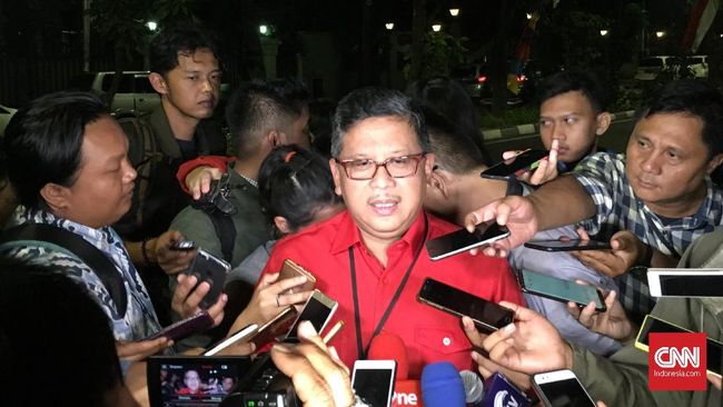 PDIP Tegaskan Mahfud MD Tak Pernah Diumumkan Jadi Cawapres