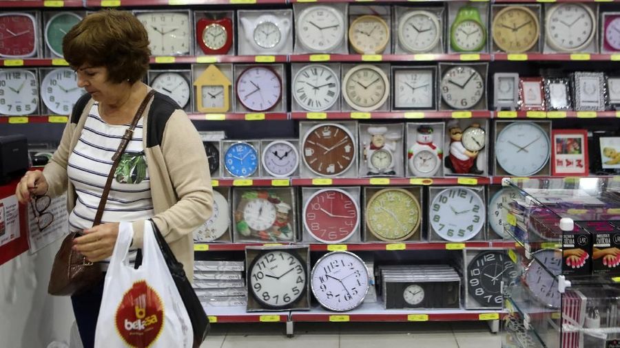 China merencanakan pemotongan pajak lagi untuk membantu mendorong konsumsi dalam negeri.