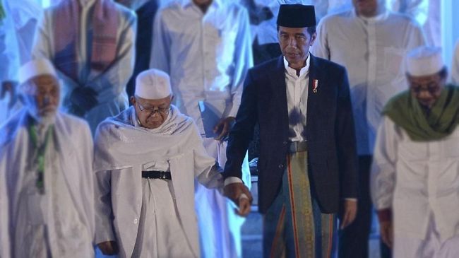 Buka Munas Ulama NU, Jokowi-Ma'ruf Kompak Sarungan