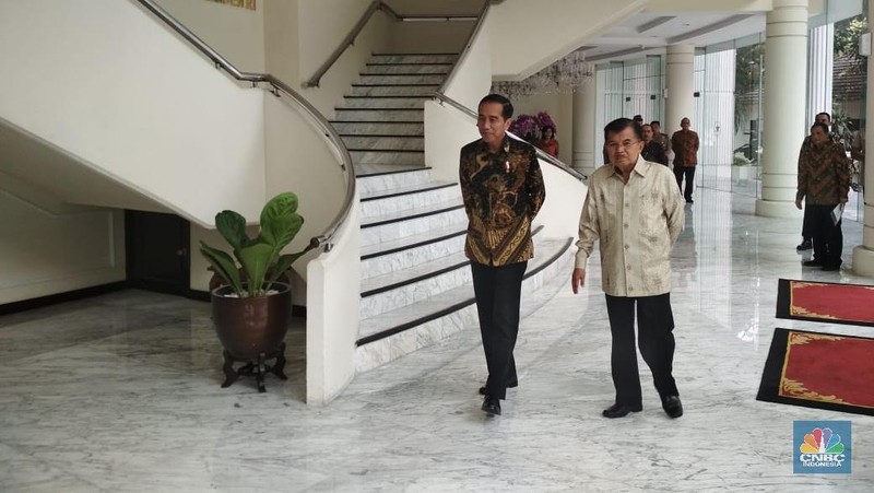 Presiden Joko Widodo (Jokowi) saat tiba di Kantor Wapres Jusuf Kalla (JK), Istana Negara.