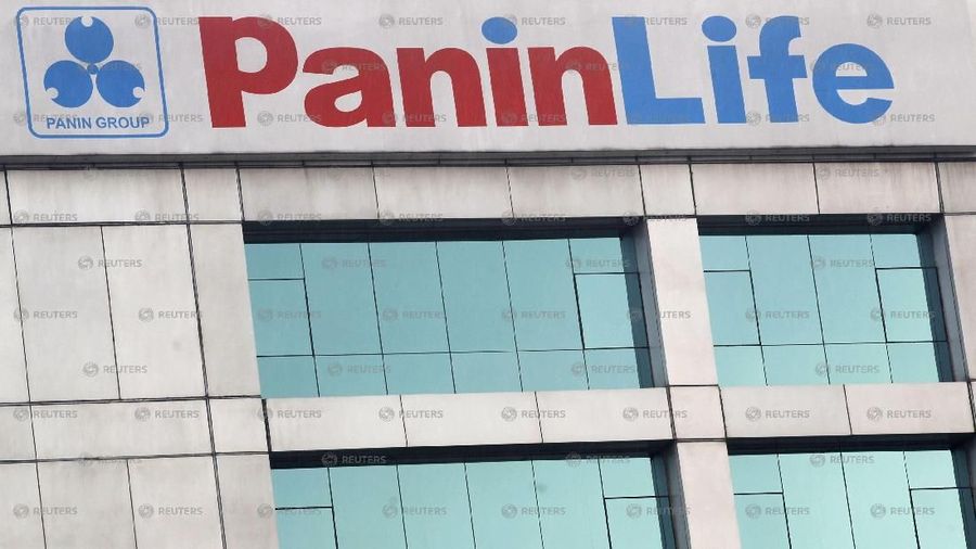 The building of Panin Life is seen in Jakarta December 6, 2012. Japan's Dai-ichi Life Insurance Co Ltd and Fukoku Mutual Life Insurance Company are among the companies shortlisted to buy a large minority stake in Indonesia's Panin Life for about $200 million, sources said. Controlled by Indonesia's powerful Gunawan family, PT Panin Financial is planning to sell an up to 40 percent stake in its life insurance unit. The shortlisted firms have been asked to submit binding bids by the end of this month, said the sources, who had direct knowledge of the deal. REUTERS/Supri  (INDONESIA - Tags: BUSINESS)