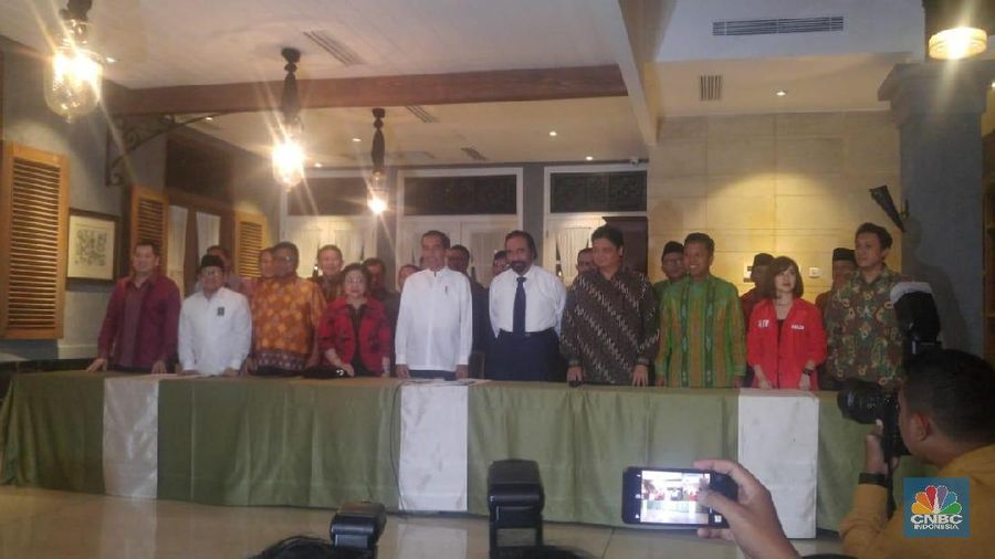 Jokowi resmi mengajukan diri sebagai Calon Presiden RI 2019-2024. Jokowi memutuskan untuk memilih Ma'ruf Amin sebagai Cawapres.