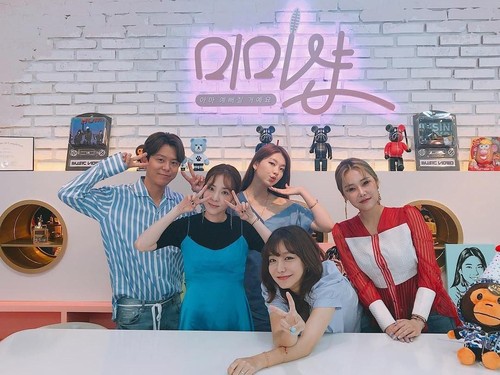 Intip Serunya Para Wanita Didandani Artis Korea di Acara Mimi Shop Intip Serunya Para Wanita Didandani Artis Korea di Acara Mimi Shop
