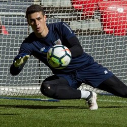 Dihargai Triliunan Rupiah, Kiper Kini Jadi Primadona Baru