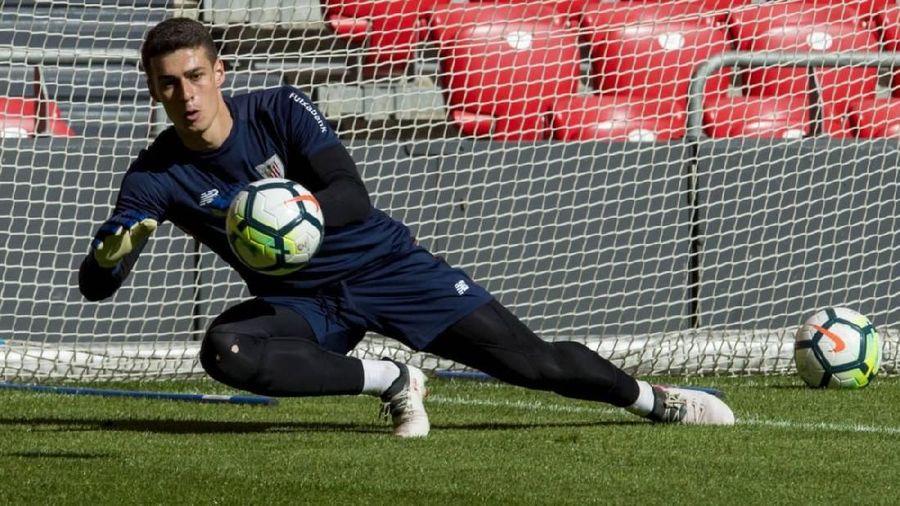Musim ini, yang menarik adalah muncul idola baru yaitu para penjaga gawang alias kiper.