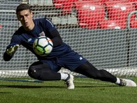 Dihargai Triliunan Rupiah, Kiper Kini Jadi Primadona Baru