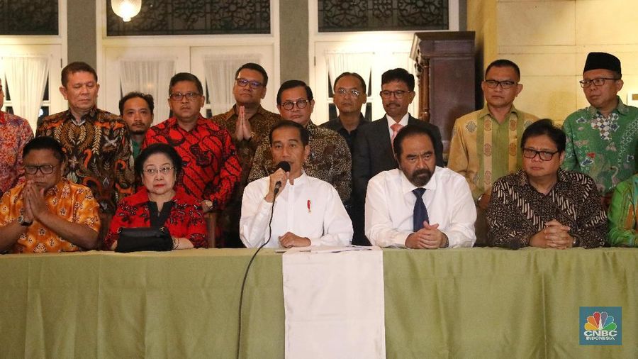 Keputusan Jokowi tersebut dinilai yang paling baik untuk meredam gejolak politisasi agama dalam kampanye nanti.