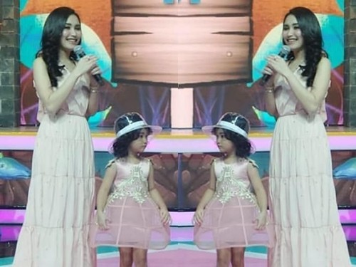 Gaya Putri Ayu Ting Ting Pakai Topi Transparan Chanel Rp 17 Juta Gaya Putri Ayu Ting Ting Pakai Topi Transparan Chanel Rp 17 Juta