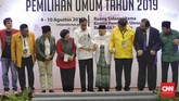 KPU menyatakan berkas Jokowi-Ma'ruf lengkap. Hanya saja, mereka mencoret PSI dan Perindo sebagai partai pendukung karena peraturan menyebutkan bahwa yang boleh mengusulkan pasangan capres-cawapres hanya partai yang memiliki kursi parlemen berdasarkan pemilu sebelumnya. (CNN Indonesia/Adhi Wicaksono)