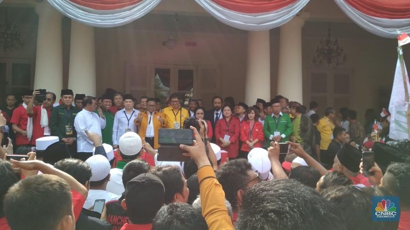 Joko Widodo dan KH Ma'ruf Amin saat berdeklarasi di Gedung Joang 45 sebelum mendaftar ke KPU.