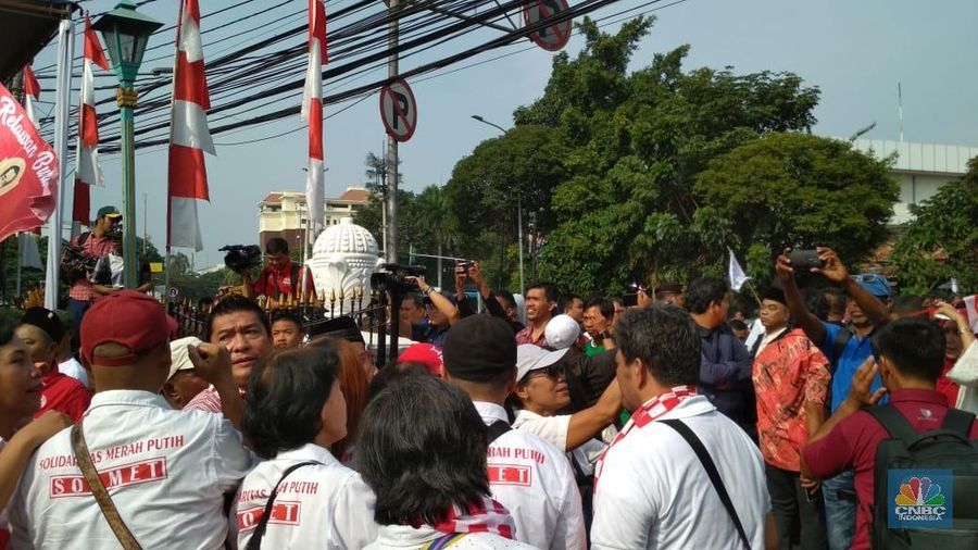 Joko Widodo dan KH Ma'ruf Amin saat berdeklarasi di Gedung Joang 45 sebelum mendaftar ke KPU.