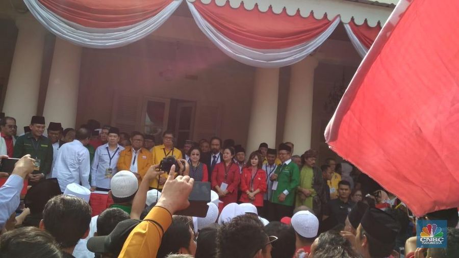 Jokowi-Ma'ruf mendaftar capres-cawapres hari ini.