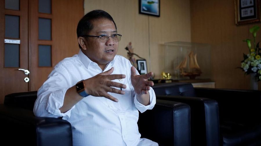Menkominfo (Menteri Komunikasi dan Informatika) Rudiantara berharap perusahaan telekomunikasi melakukan konsolidasi.