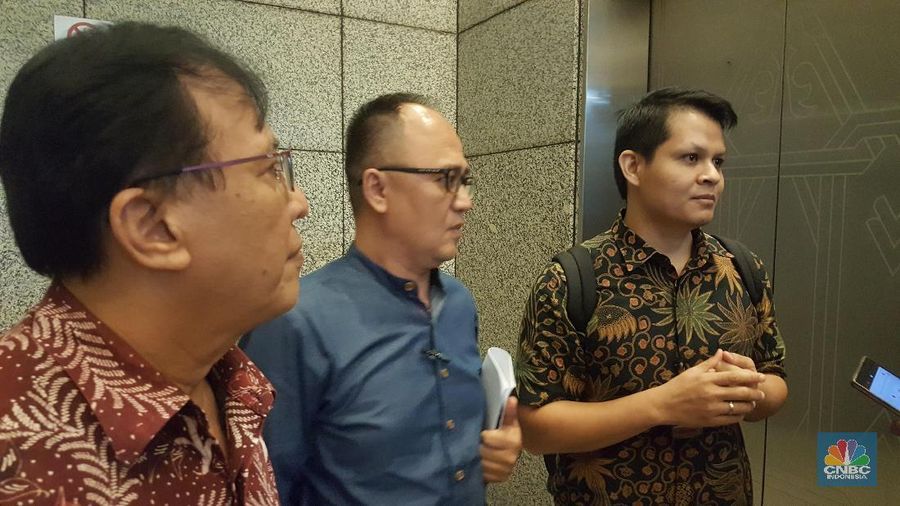 Tiga orang perwakilan dari FORTY memberikan pernyataan sikap dan data valid agar BEI bersama dengan Otoritas Jasa Keuangan (OJK)
