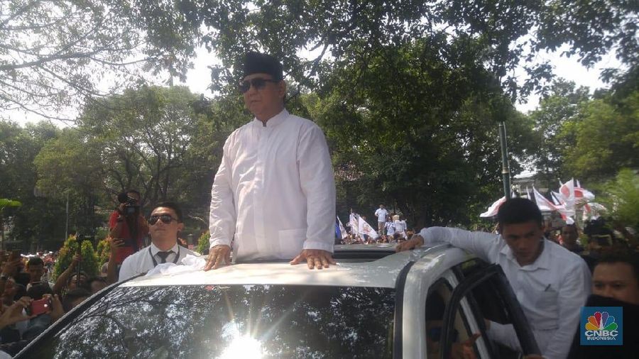Prabowo dan Sandiaga Uno resmi mendaftarkan diri ke KPU sebagai capres-cawapres 2019-2024.