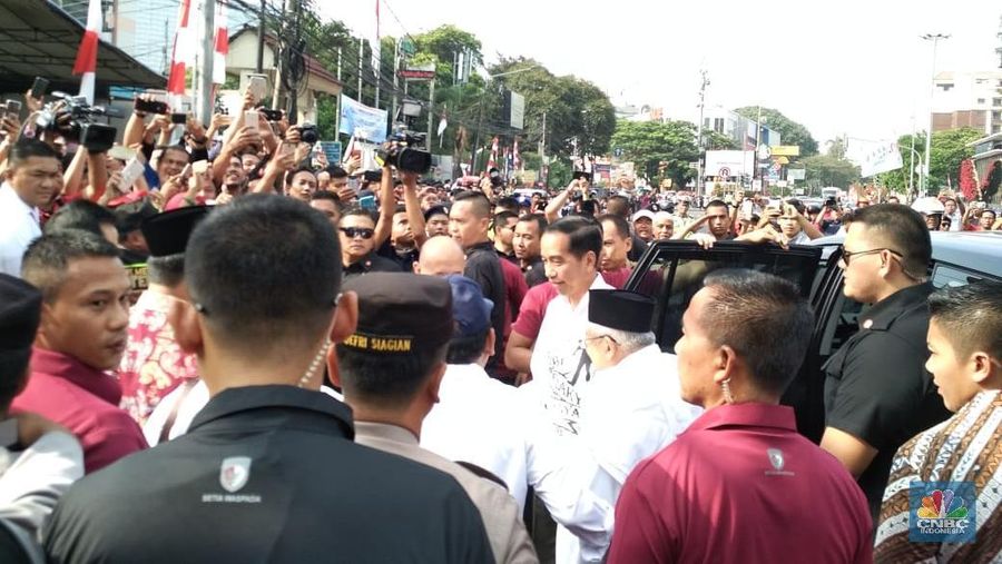 Joko Widodo dan KH Ma'ruf Amin saat berdeklarasi di Gedung Joang 45 sebelum mendaftar ke KPU.