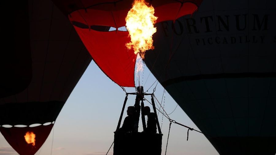 Perayaan 40 tahun Bristol International Balloon Fiesta dirayakan secara istimewa.